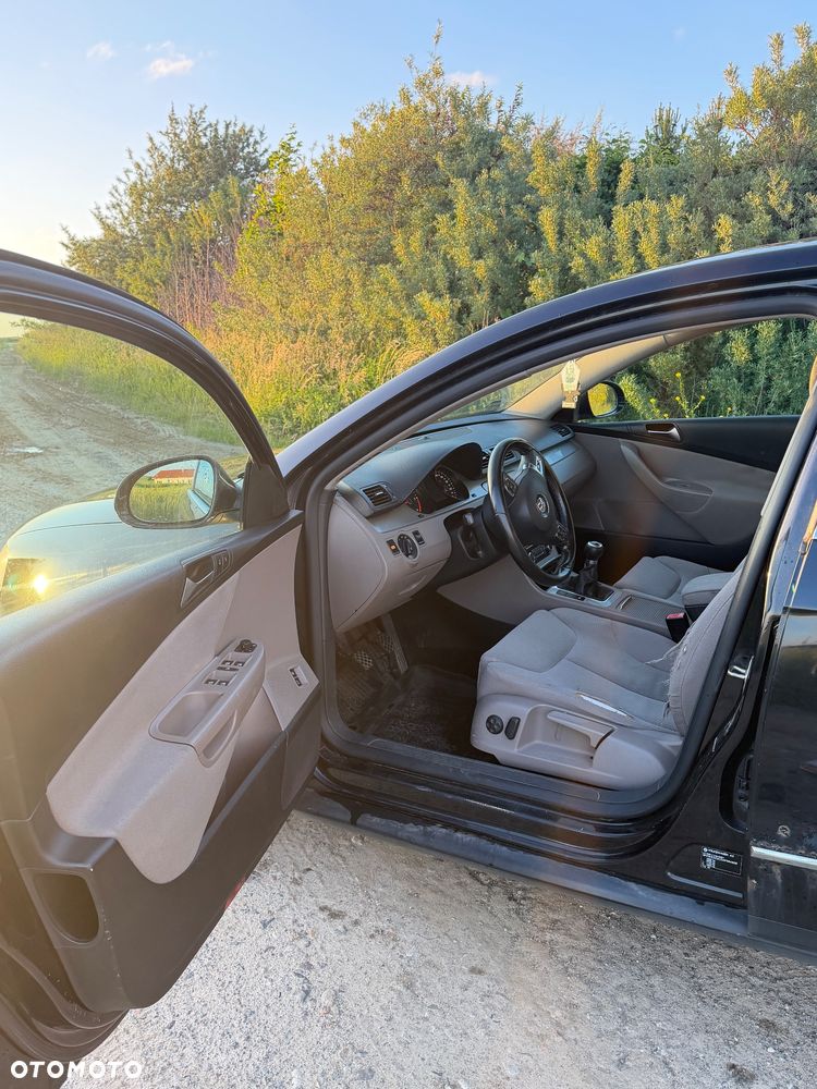 Volkswagen Passat 2.0 TDI DPF Comfortline - 9