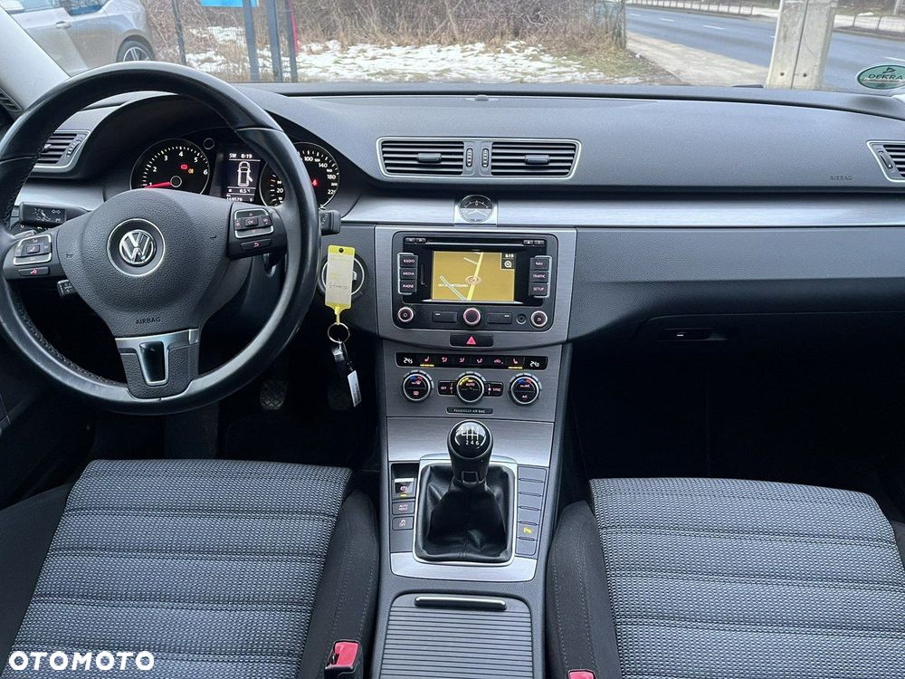 Volkswagen Passat - 12