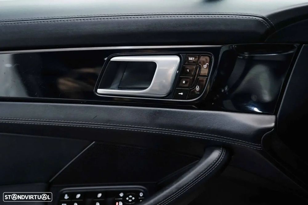 Porsche Panamera 4 E-Hybrid Platinum Edition - 43