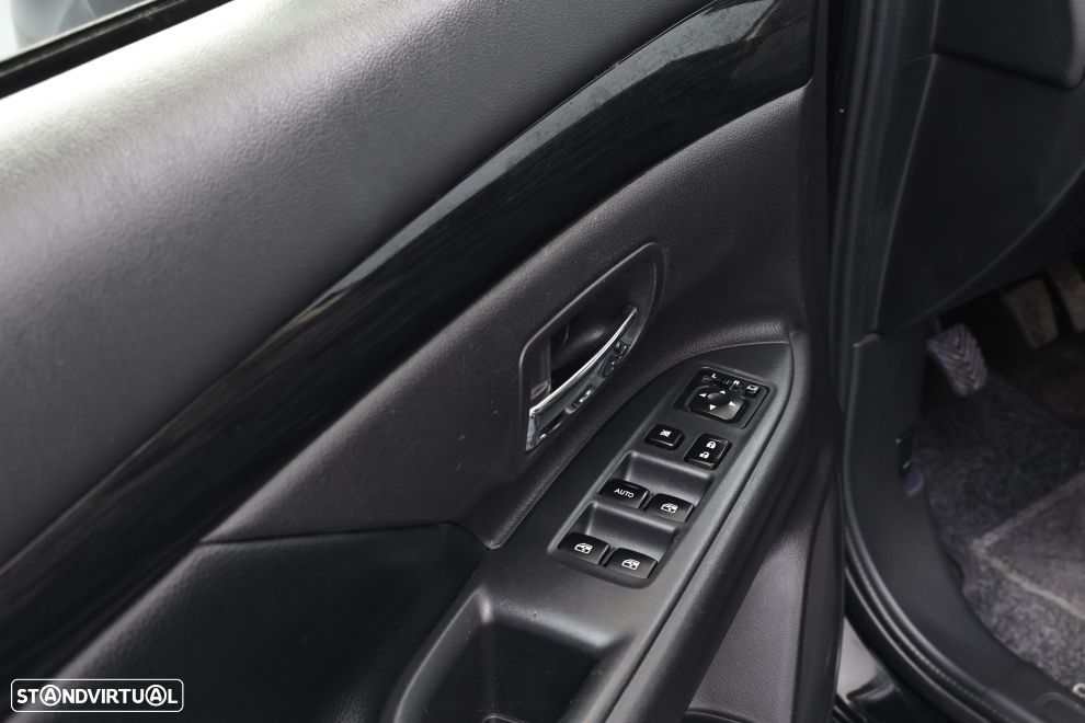 Mitsubishi Outlander 2.2 DI-D Intense+ - 25