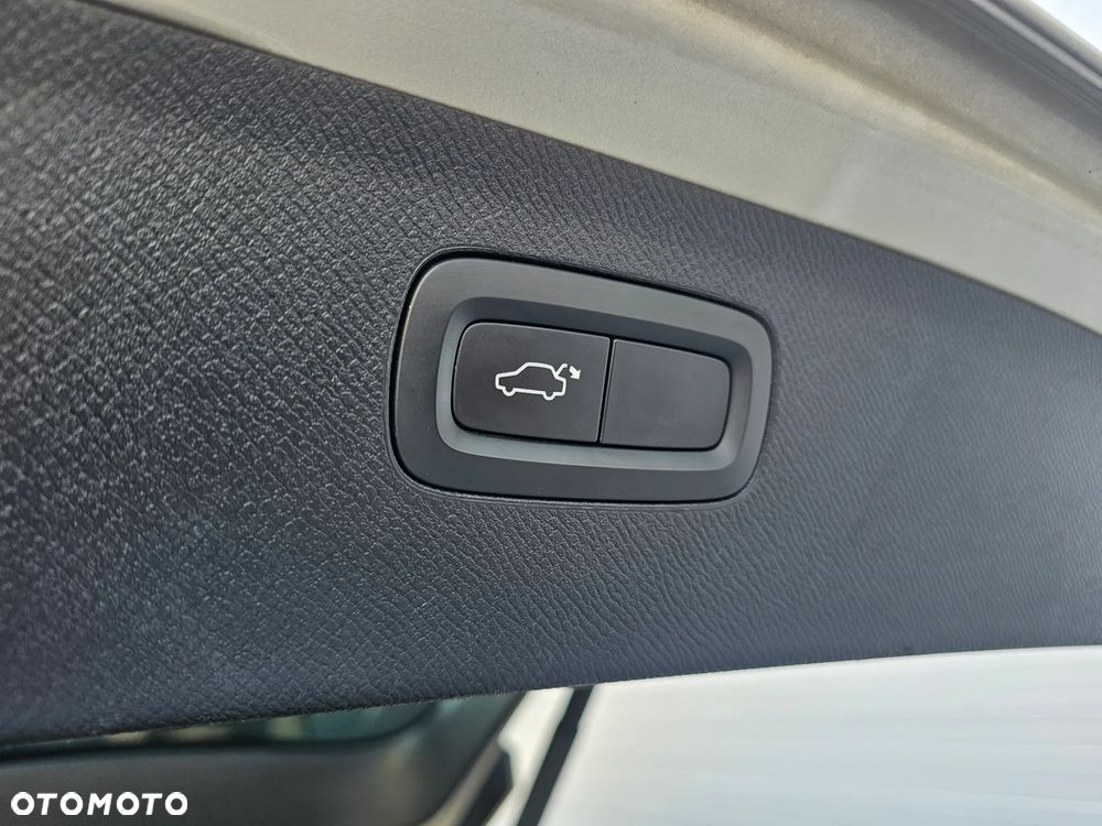 Volvo XC 90 T8 AWD Plug-In Hybrid Momentum 7os - 22