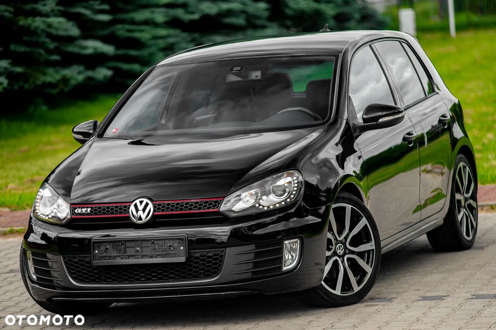 Volkswagen Golf 2.0 GTI DSG adidas - 8