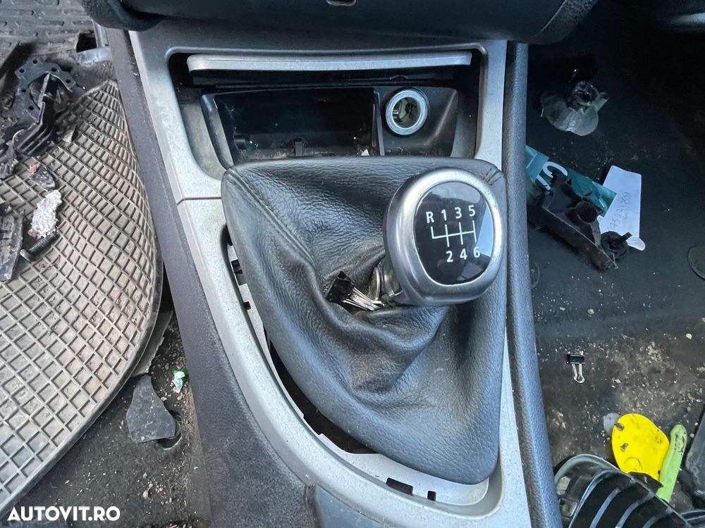 Dezmembrez BMW Seria 1 E87 LCI 116i 90kW 122CP an 2008 - 5