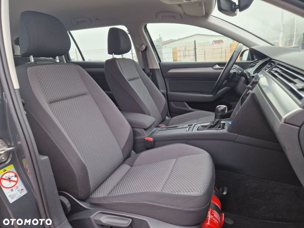 Volkswagen Passat - 21