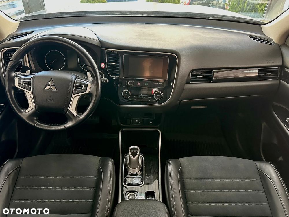 Mitsubishi Outlander 2.0 4WD Plug-In Hybrid Plus - 15