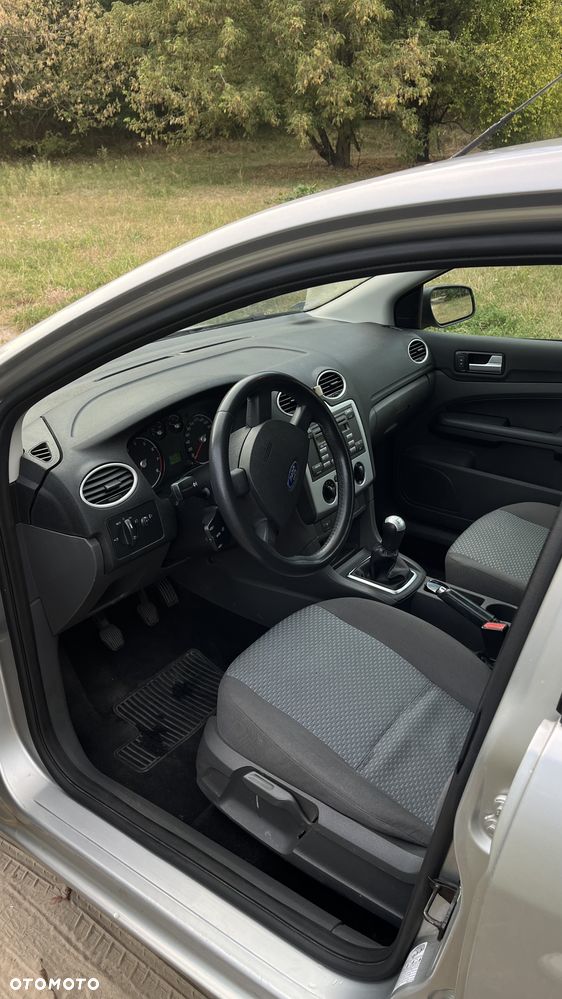 Ford Focus 1.6 16V Ambiente - 6