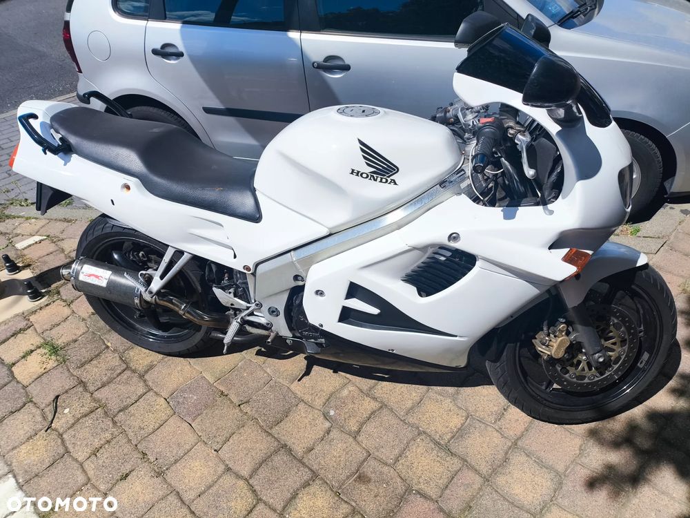 Honda VFR - 8