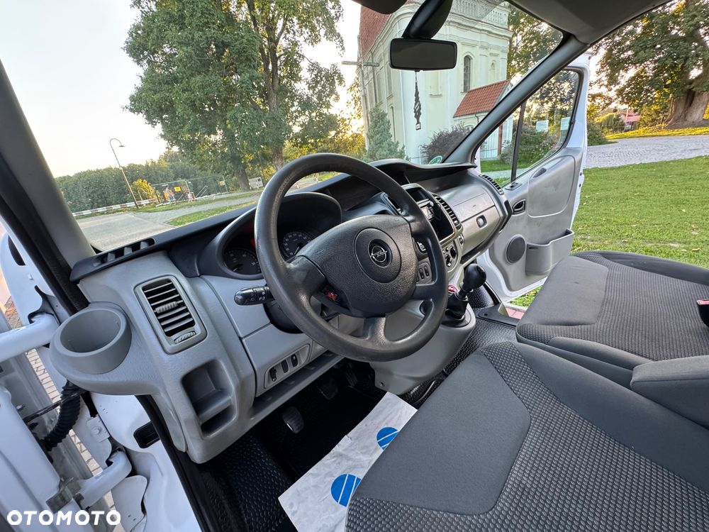 Opel Vivaro - 24