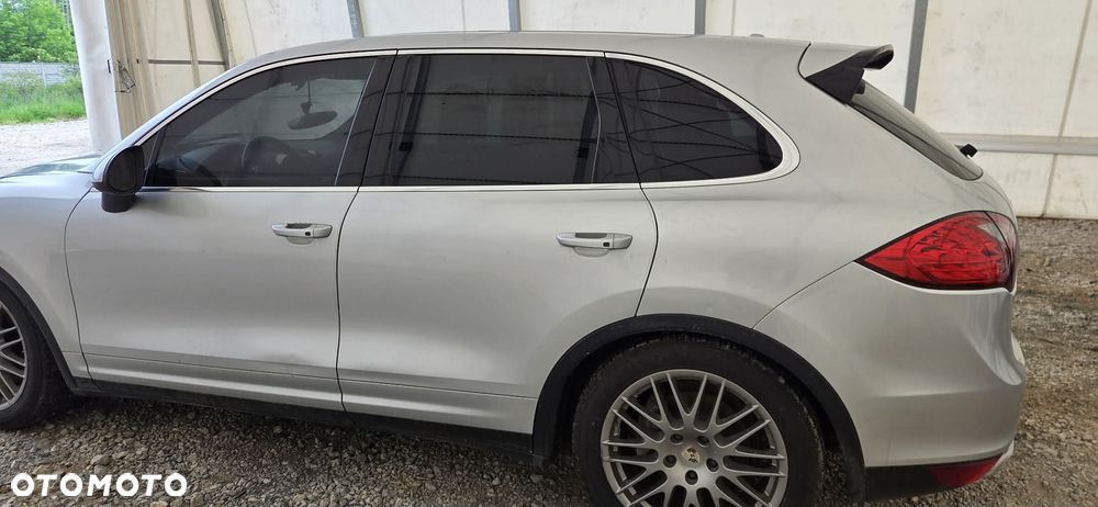 PORSCHE CAYENNE 7P błotnik lewy tył - 1