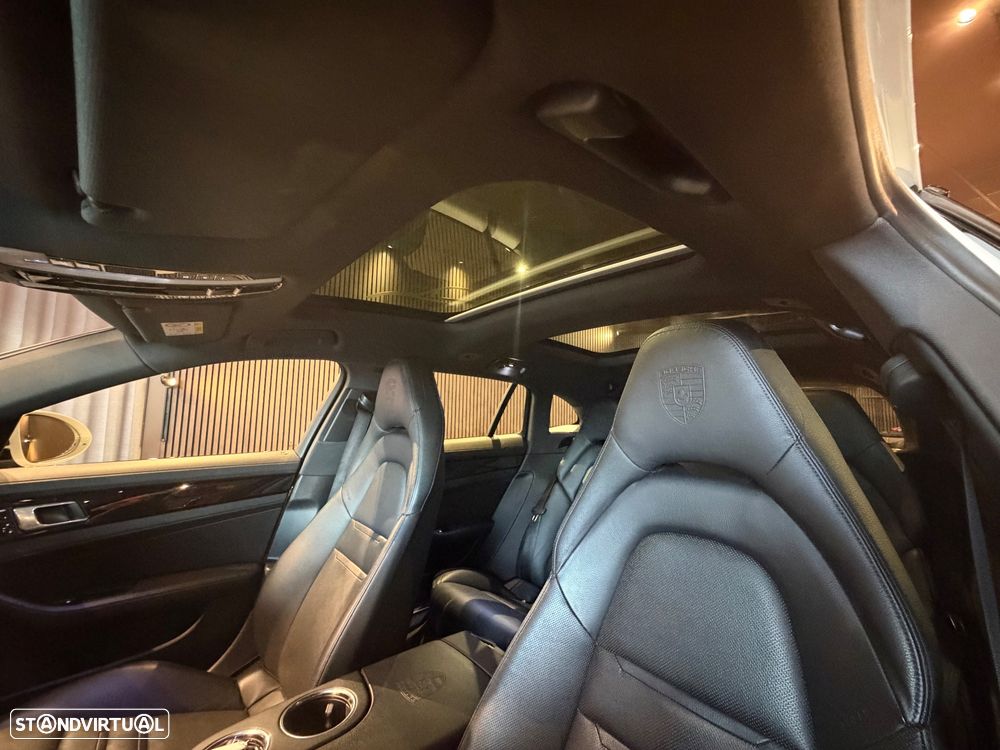 Porsche Panamera Sport Turismo 4 E-Hybrid Platinum Edition - 27