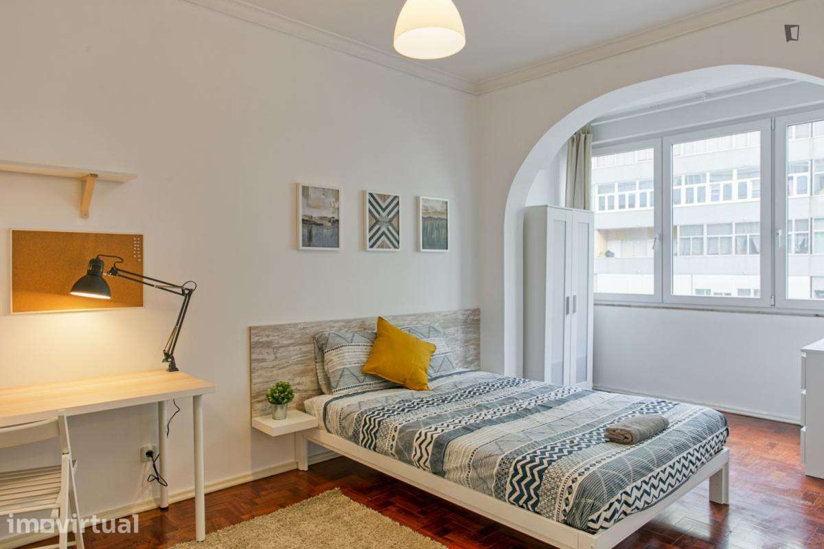 Quarto - localizado em Benfica Lisbon - Grande imagem: 2/57