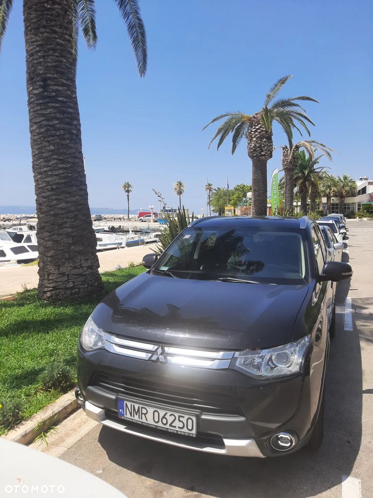 Mitsubishi Outlander 2.2 DID Intense + - 21