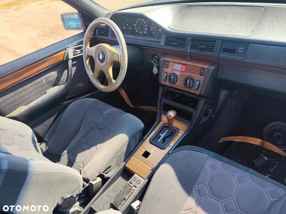 Mercedes-Benz W124 (1984-1993) - 12