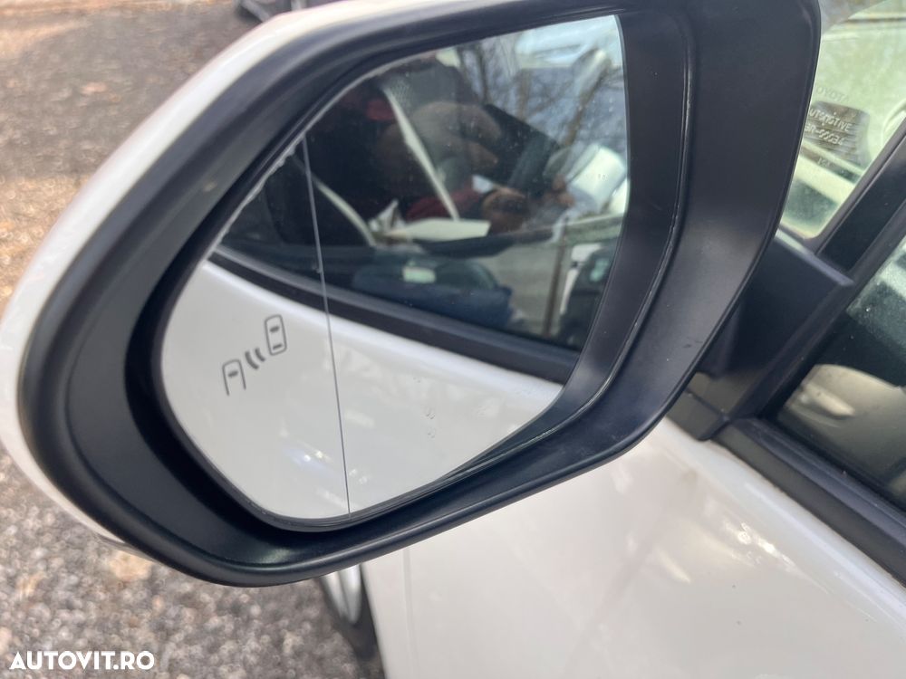 Toyota Prius (Hybrid) Sol - 13