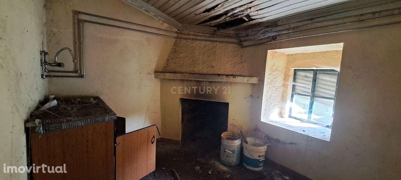 Moradia em pedra com terreno localizada em Ribeira de Carinhos- Guarda - Grande imagem: 3/7