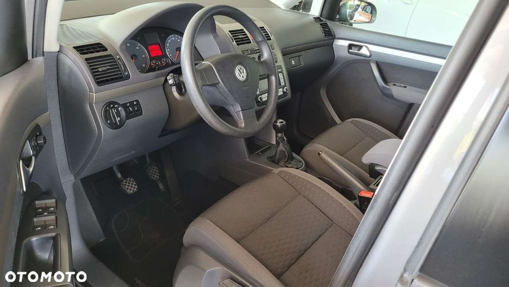 Volkswagen Touran - 12
