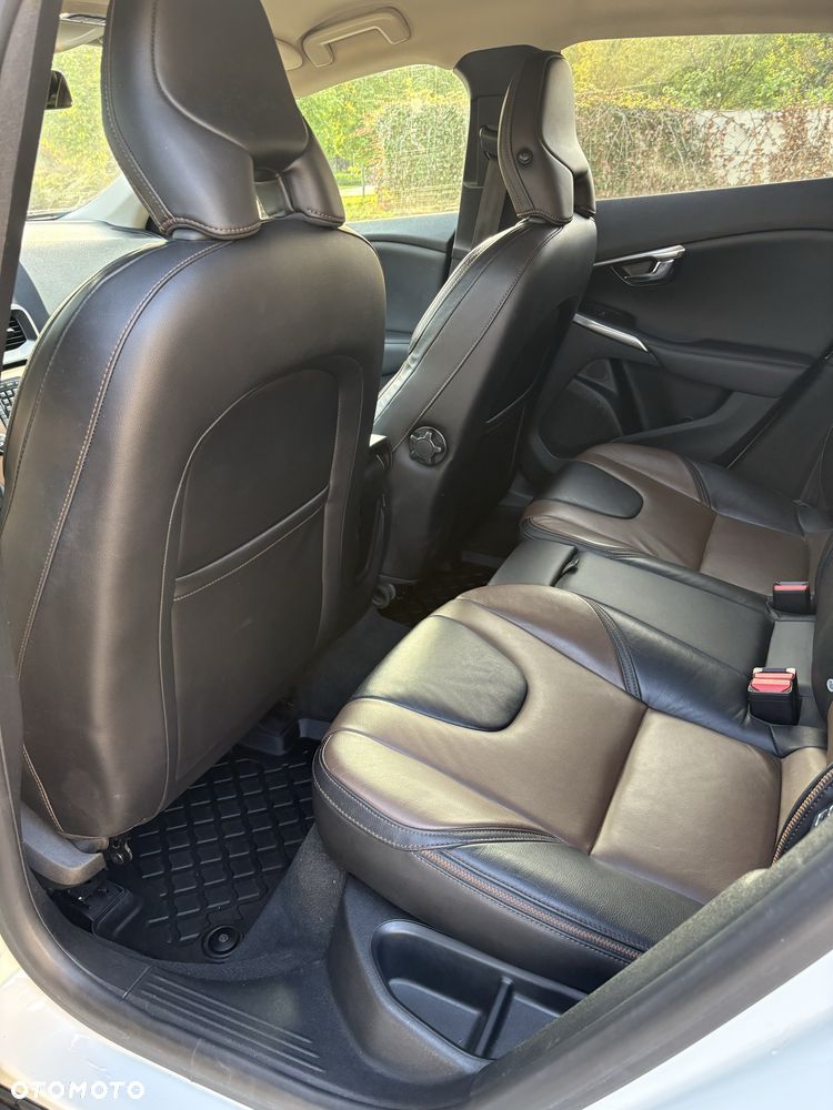 Volvo V40 Cross Country - 8