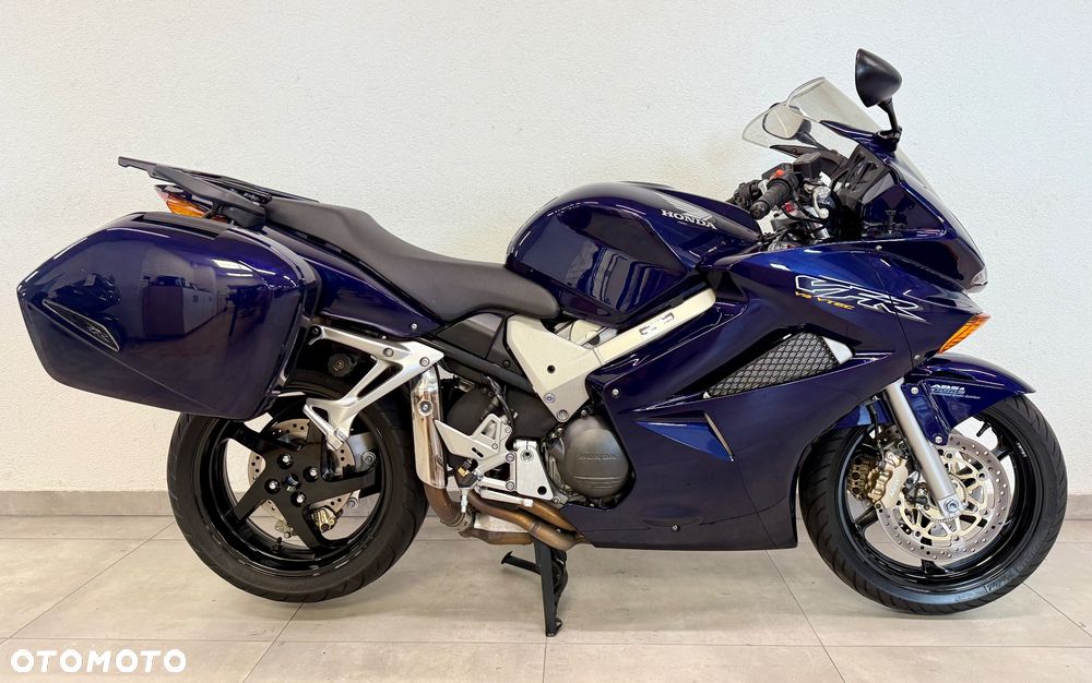 Honda VFR - 4