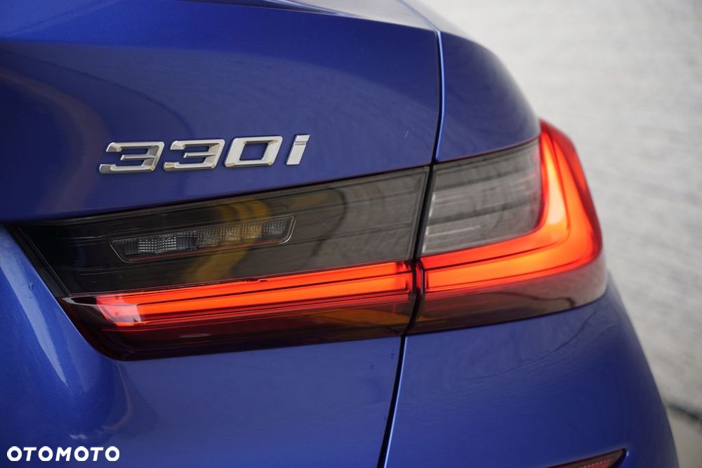 BMW Seria 3 330i M Sport - 8