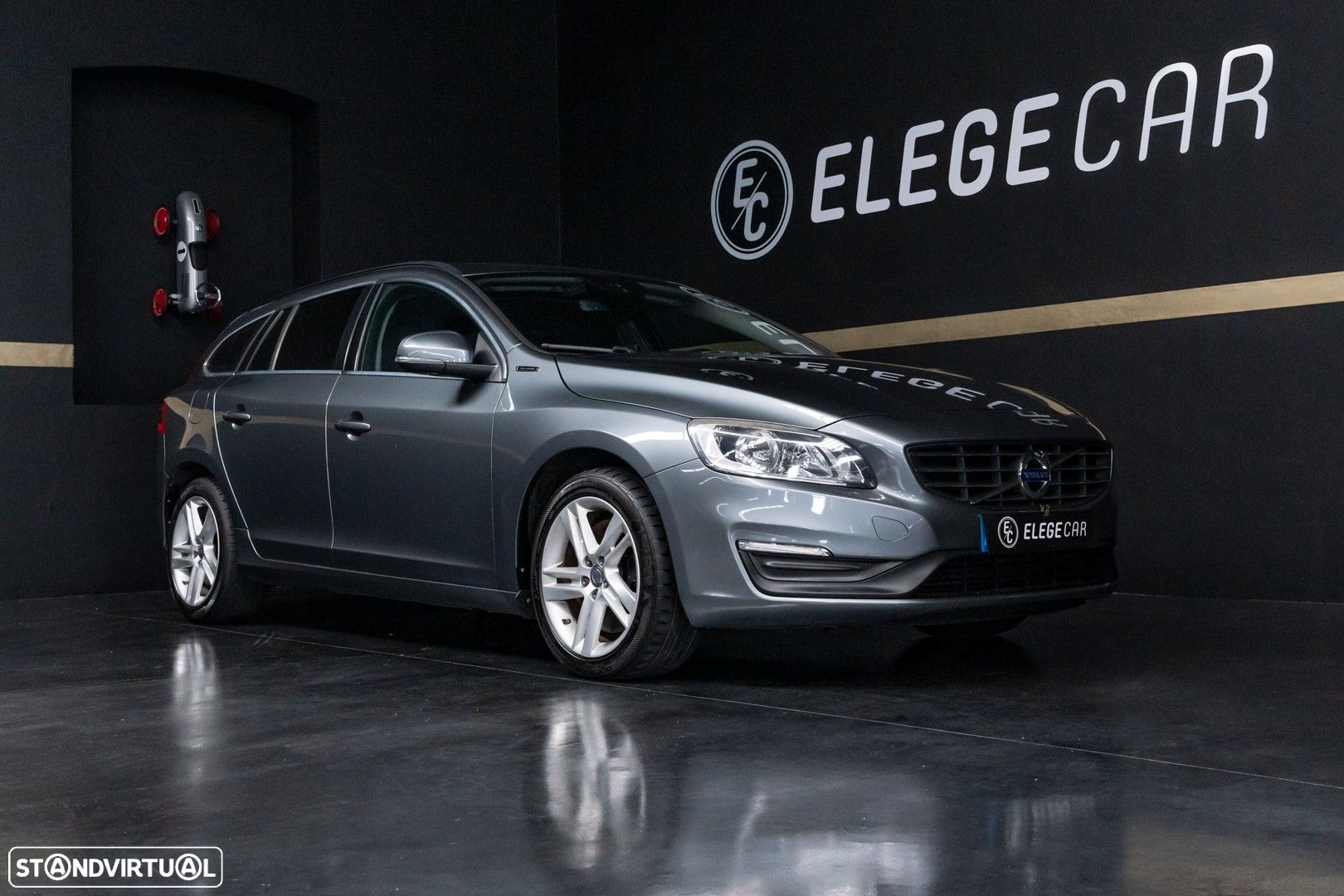 Volvo V60 2.4 D6 Momentum AWD Phev - 2