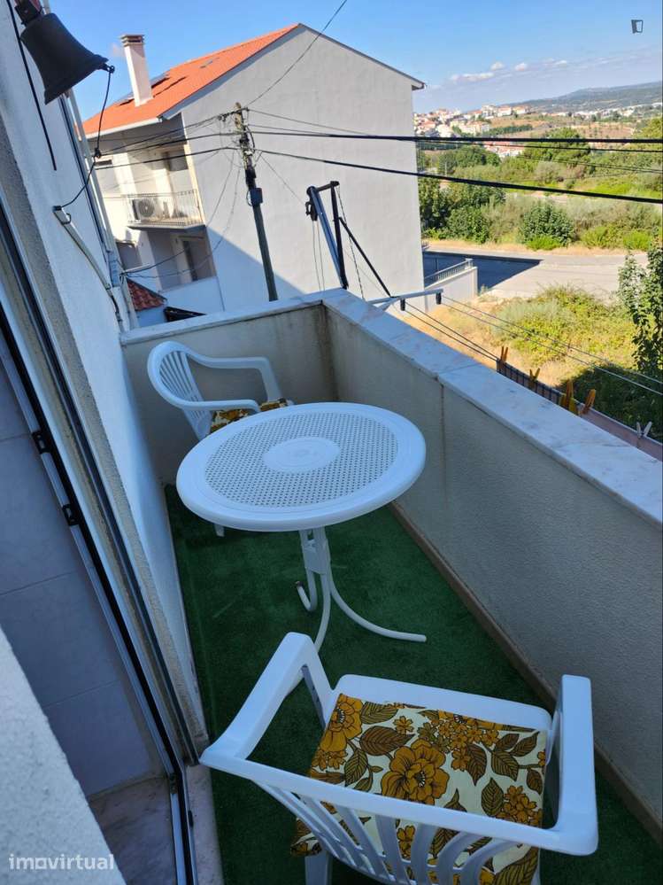 Quarto - localizado em Guarda - Grande imagem: 5/13