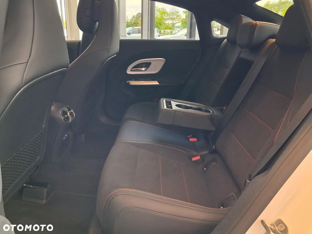 Mercedes-Benz CLA 200 mHEV 8G-DCT - 11