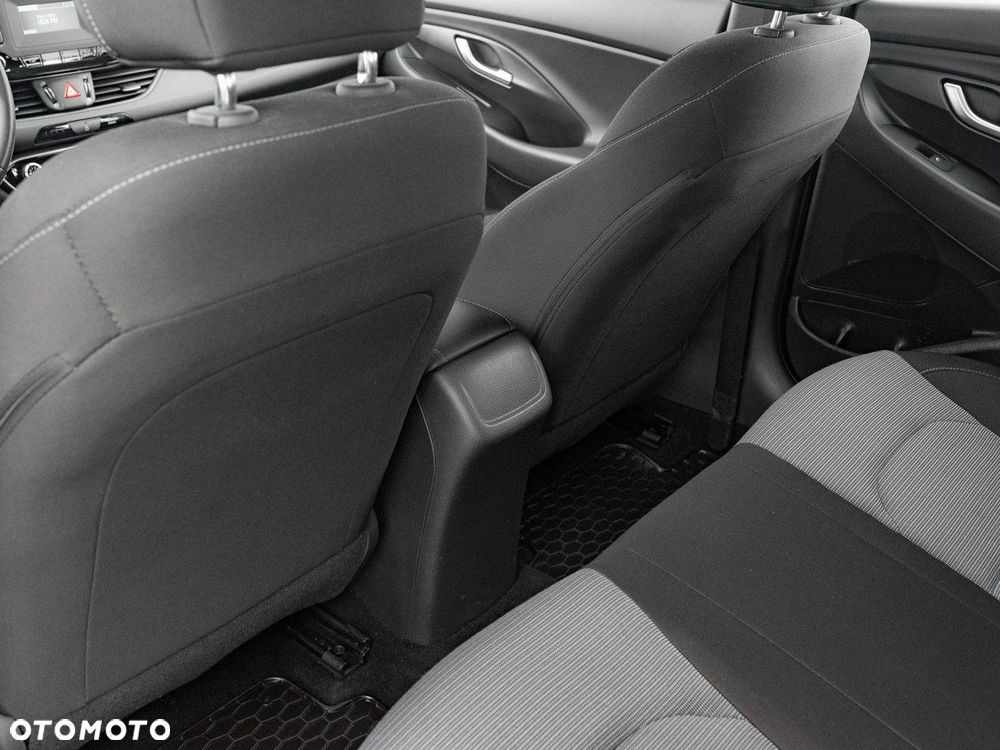 Hyundai i30 1.5 DPI Classic + - 21