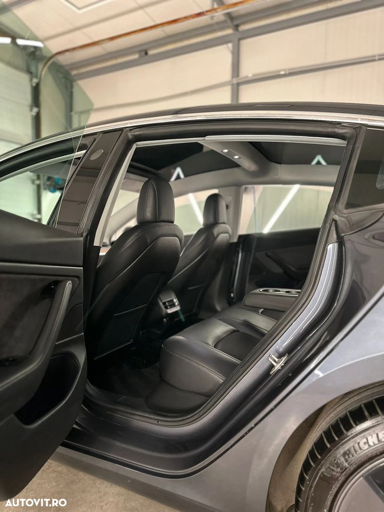 Tesla Model 3 - 21
