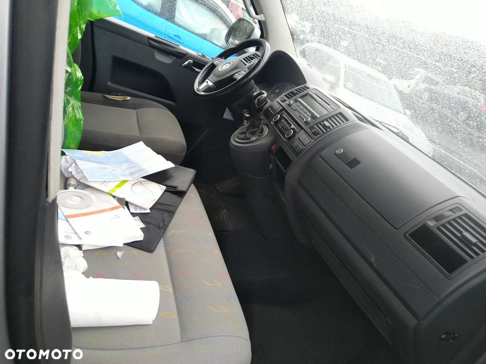 Volkswagen Caravelle - 2