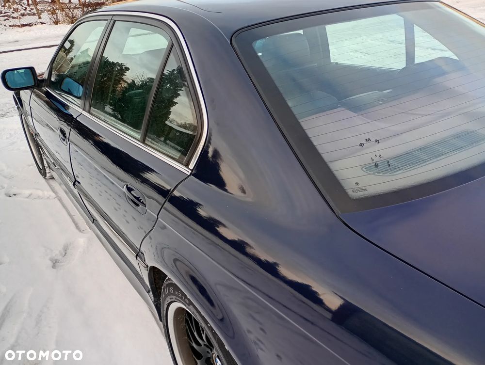 BMW Seria 7 728i L - 32