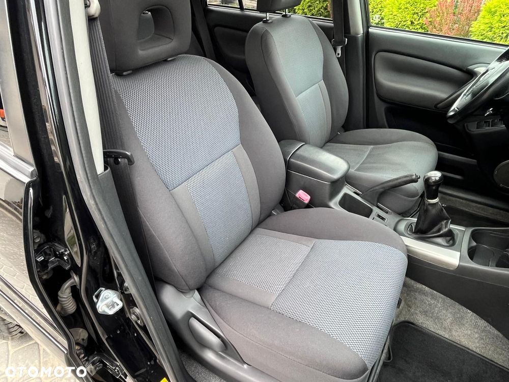 Toyota RAV4 D-4D 4x4 - 11