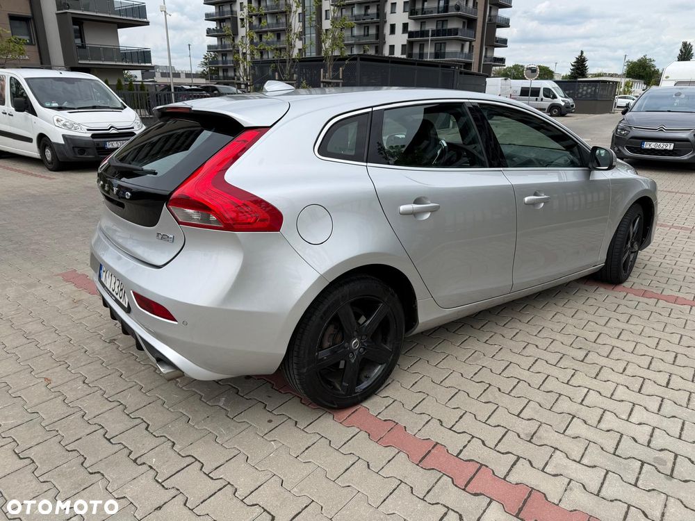Volvo V40 D2 Drive-E SCR R-Design Momentum - 4