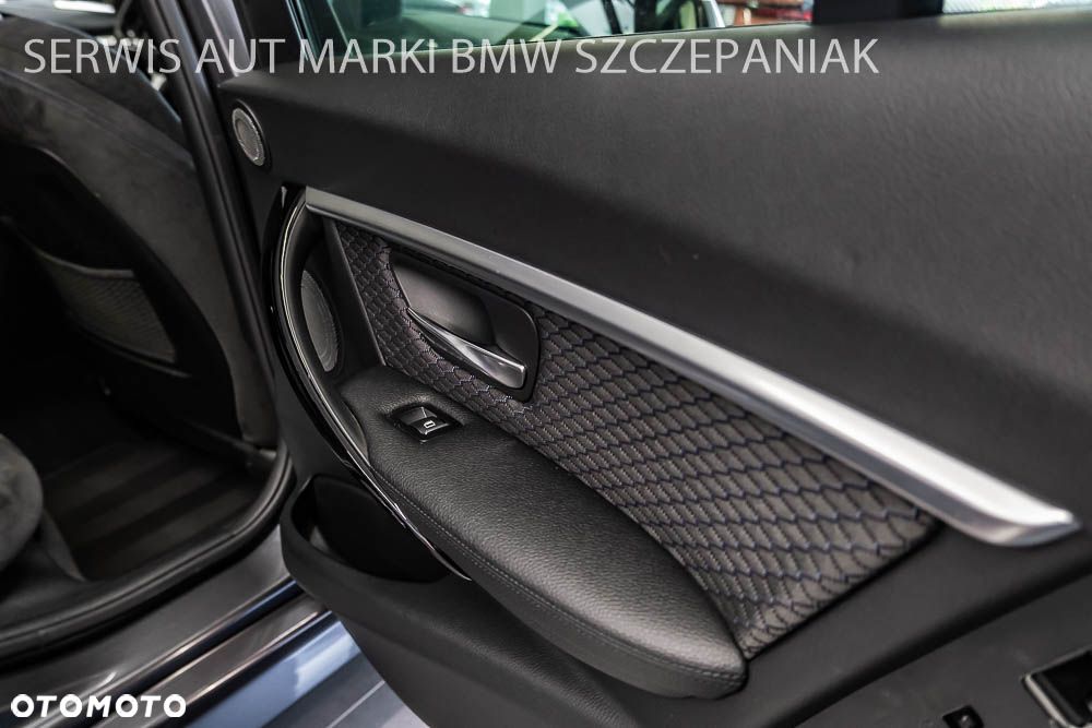 BMW Seria 3 330i M Sport - 27