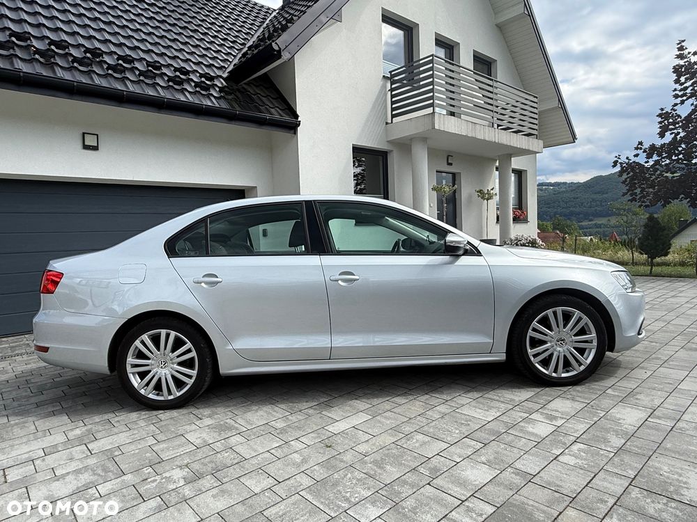 Volkswagen Jetta - 5