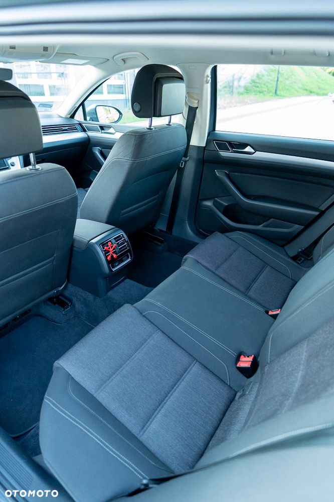 Volkswagen Passat 1.6 TDI BMT Comfortline - 16