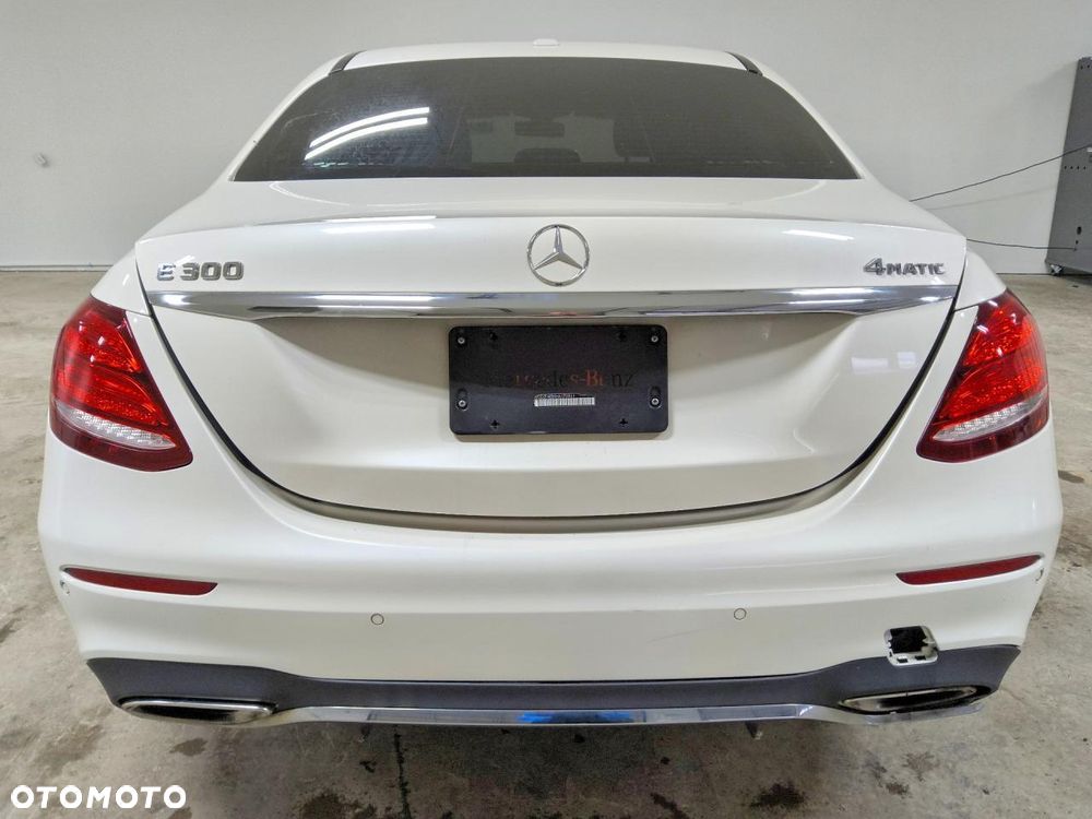 Mercedes-Benz Klasa E 300 9G-TRONIC - 4