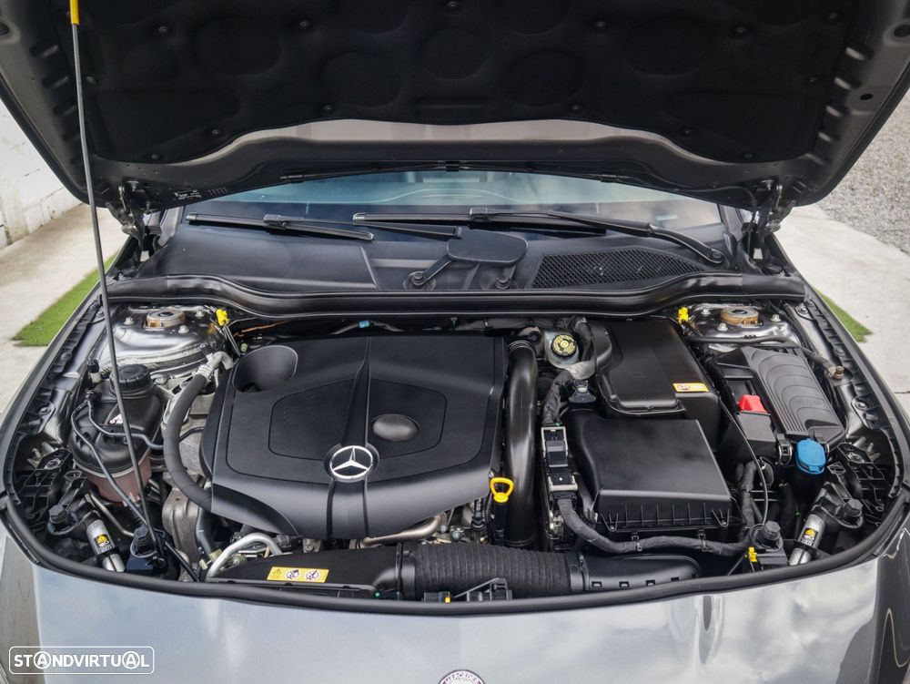 Mercedes-Benz CLA 200 d Shooting Brake AMG Line - 43