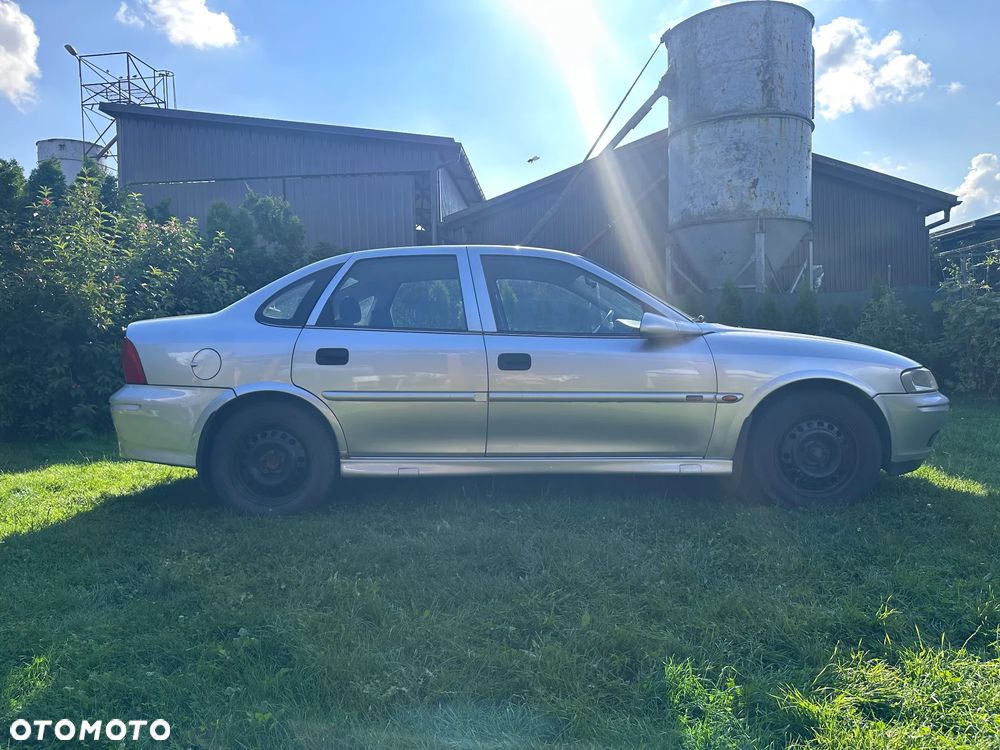 Opel Vectra 1.8 CDX - 5