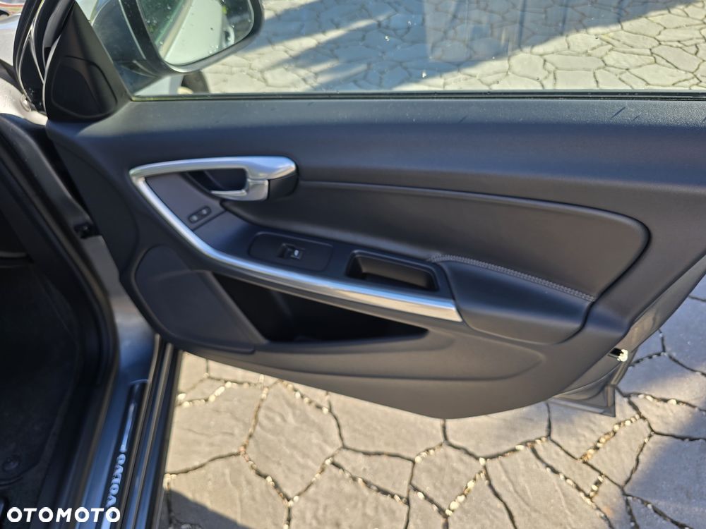 Volvo S60 D4 Drive-E Dynamic Edition (Momentum) - 19