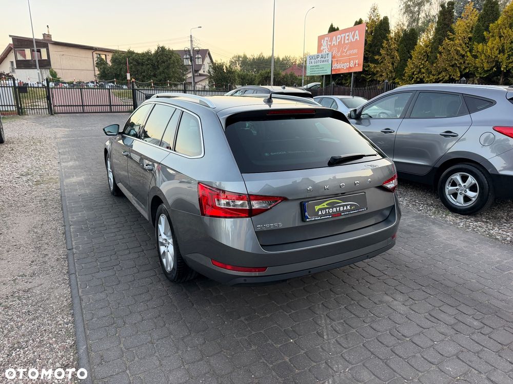 Skoda Superb 2.0 TDI SCR Style DSG - 38