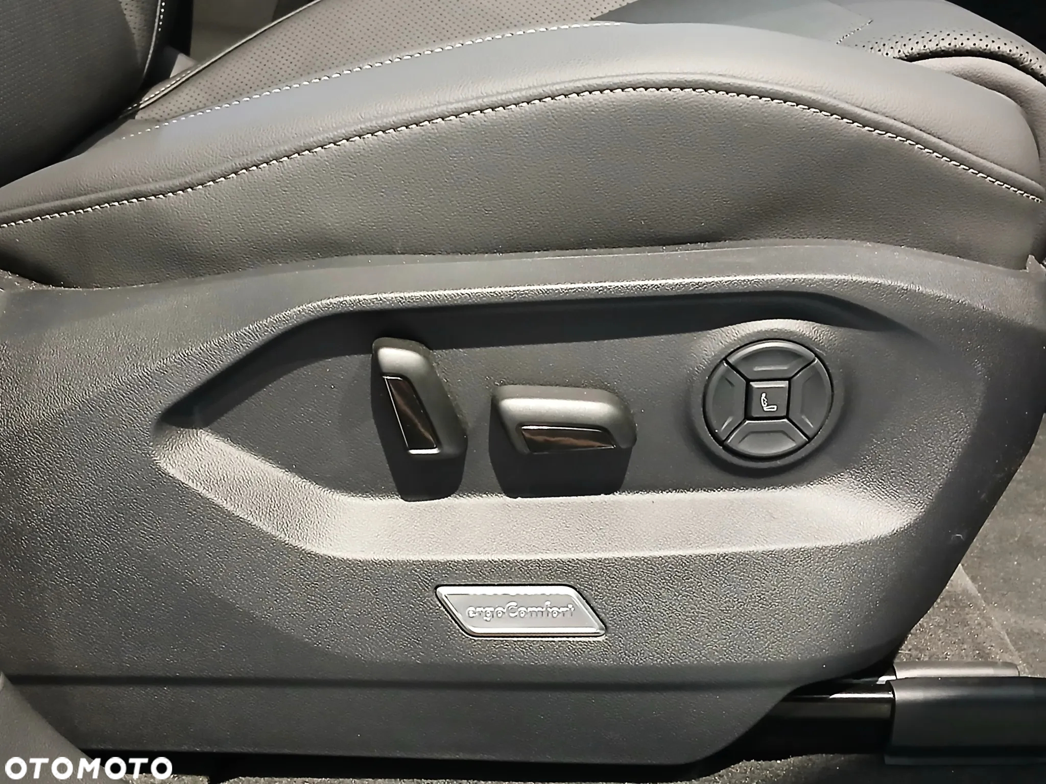 Volkswagen Touareg 3.0 V6 TDI 4Motion R-Line - 25
