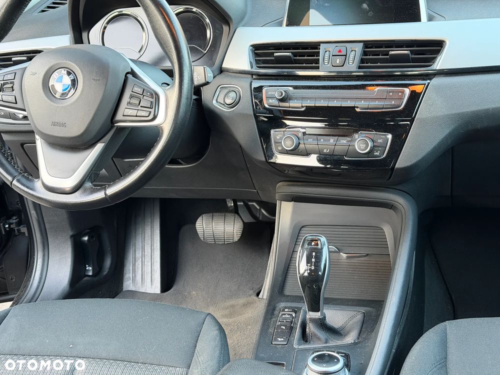 BMW X1 xDrive18d xLine - 33