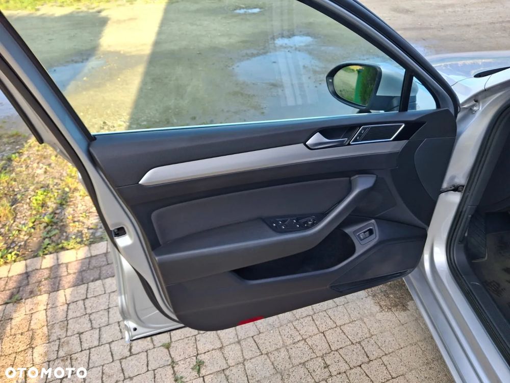 Volkswagen Passat - 11