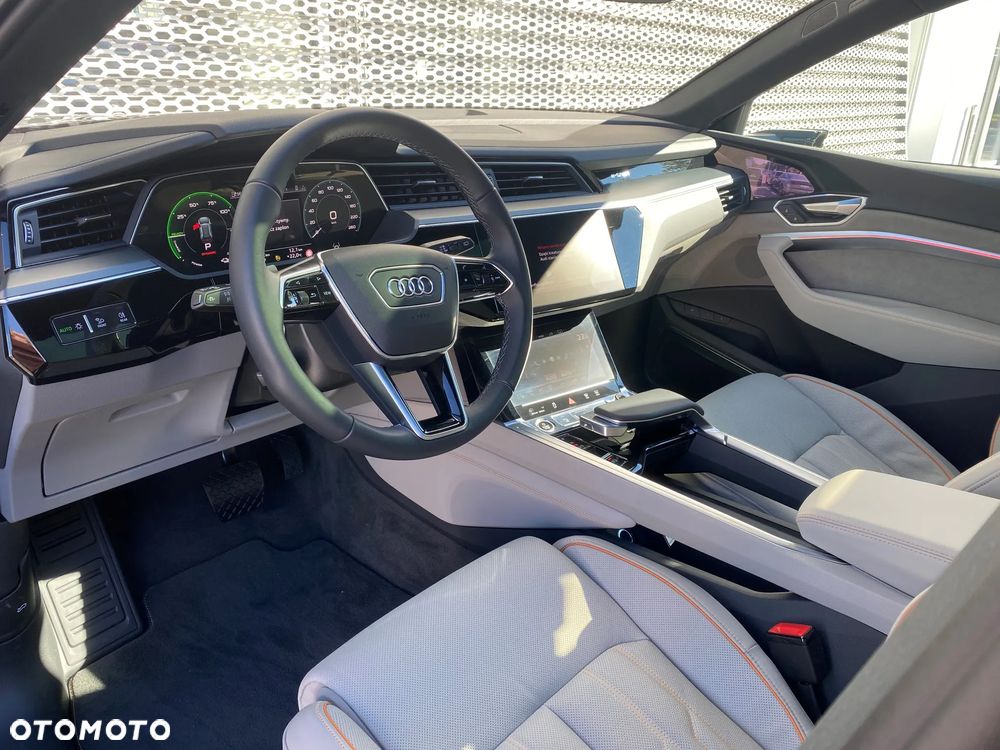 Audi Q8 e-tron 55 Quattro S Line - 11