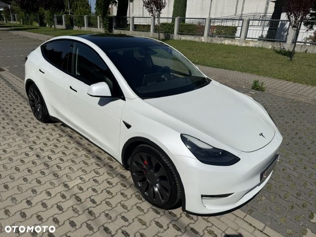Tesla Model Y Performance AWD - 11
