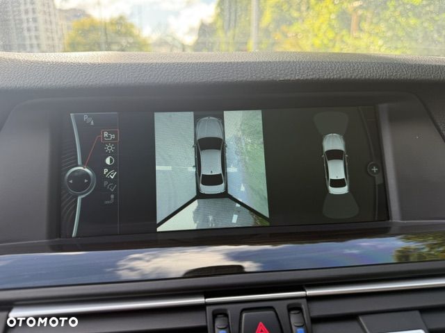 BMW Seria 5 530d xDrive - 14