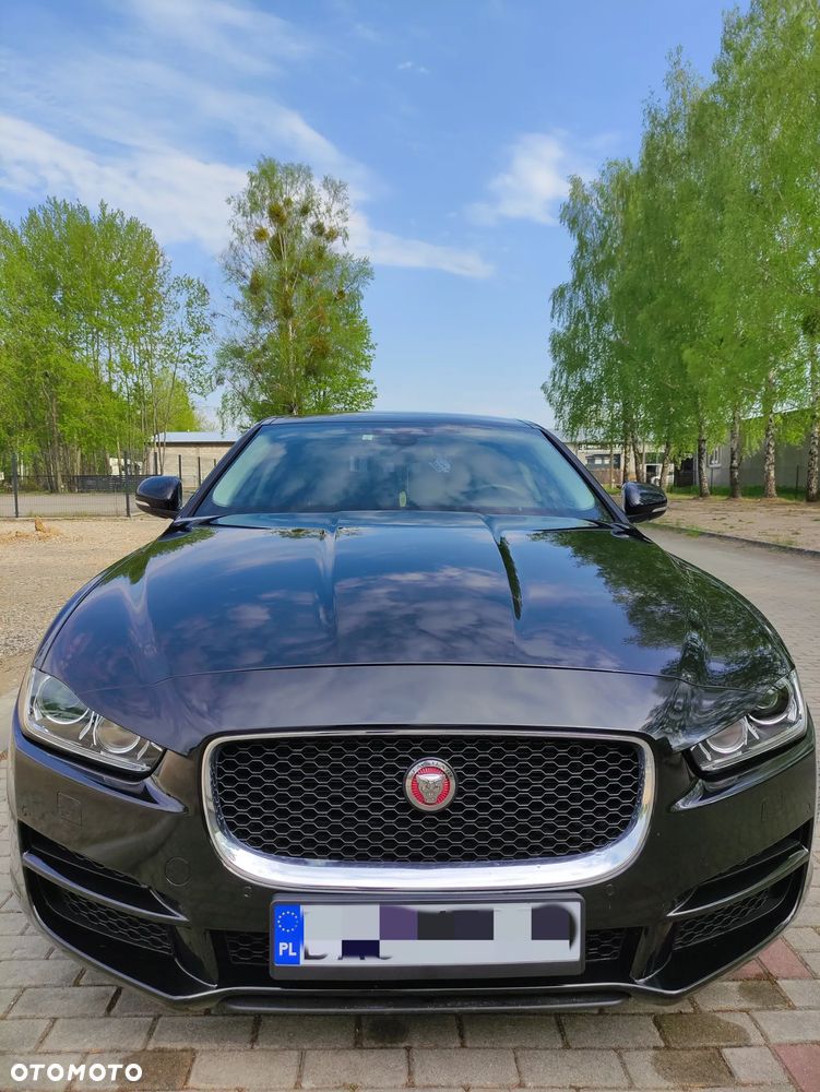 Jaguar XE 2.0 D Prestige - 3