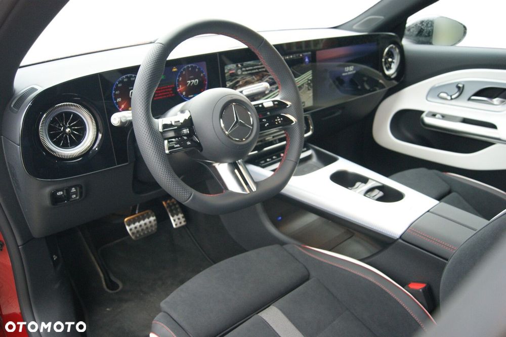 Mercedes-Benz CLA 200 mHEV 4-Matic 8G-DCT - 12
