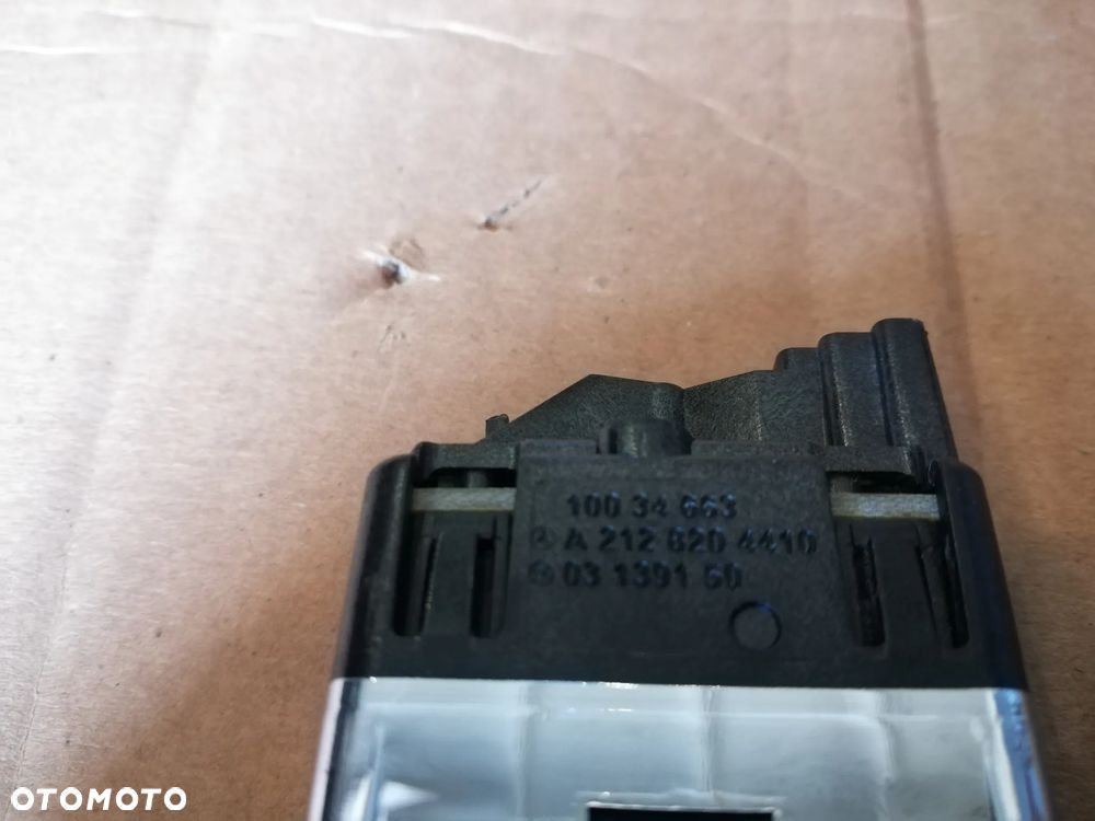Mercedes C207 W212 Przycisk Otwierania Bagażnika A2128204410 - 2