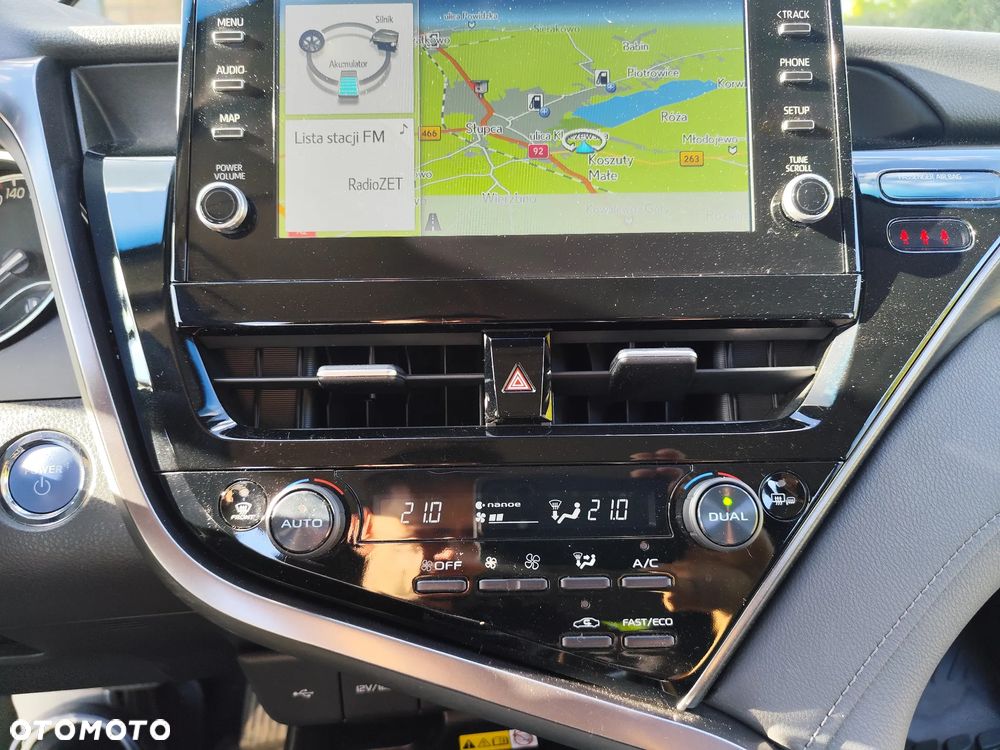 Toyota Camry Luxury - 6